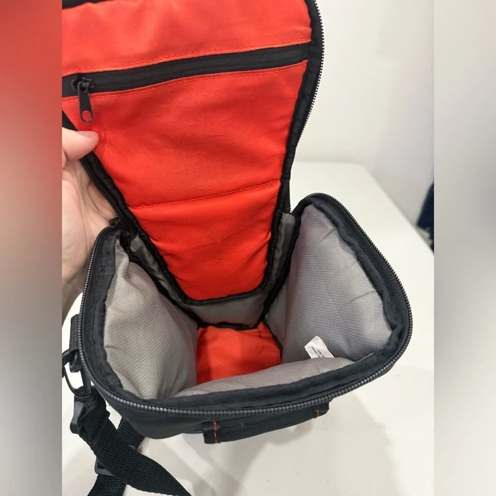 Case Logic SLB Camara Bag Case DCB-304 Compact Case Black